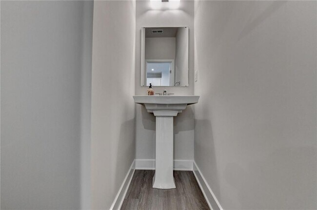 Building Photo - 953 Woods Chapel Rd