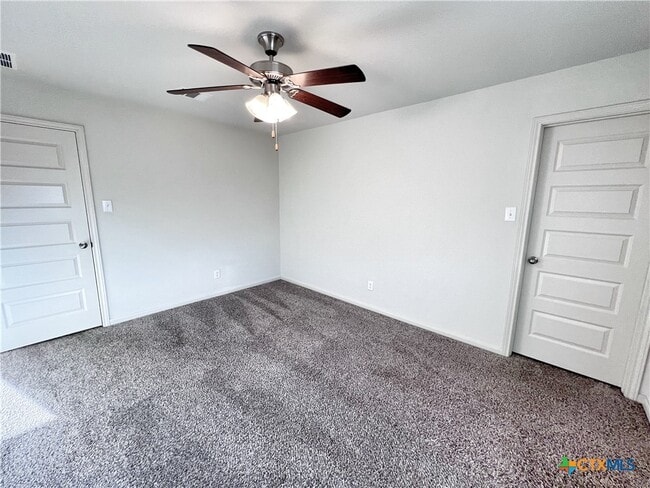 Building Photo - 310 Creekview Way