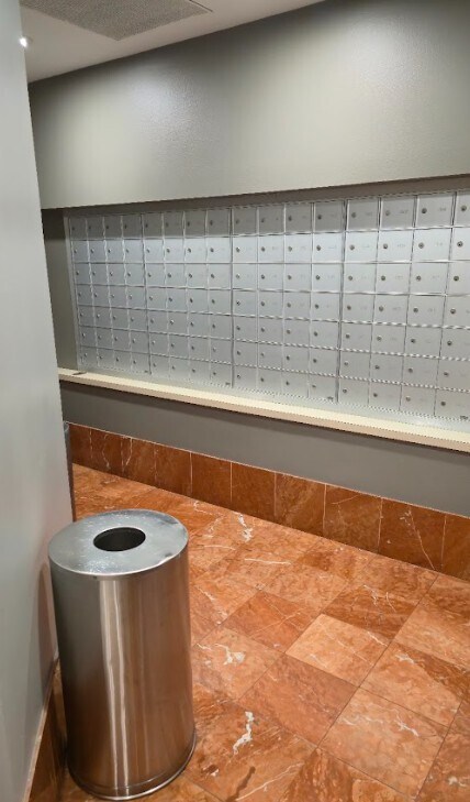 Building Photo - 1212 N La Salle Dr