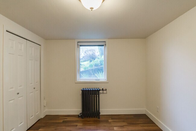 Building Photo - 1bd/1ba Seattle Condo
