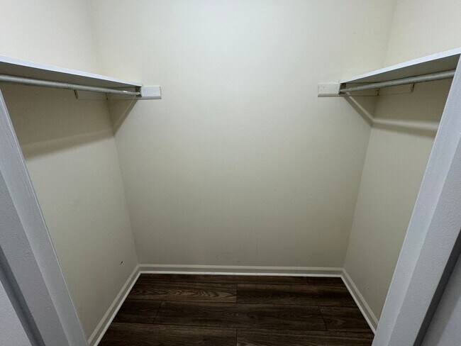 Building Photo - Freshly remodeled.