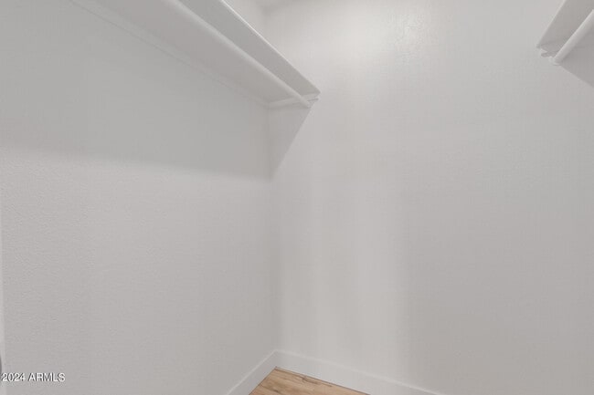 Building Photo - 10935 W Santa Fe Dr