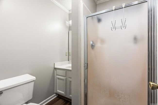 Building Photo - 19 Oak Forest Dr