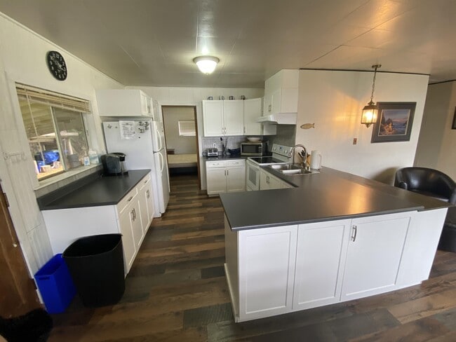 Building Photo - 31 SW Lake Roesiger Rd