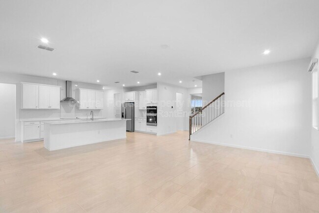 Building Photo - 13053 Pergola Ave