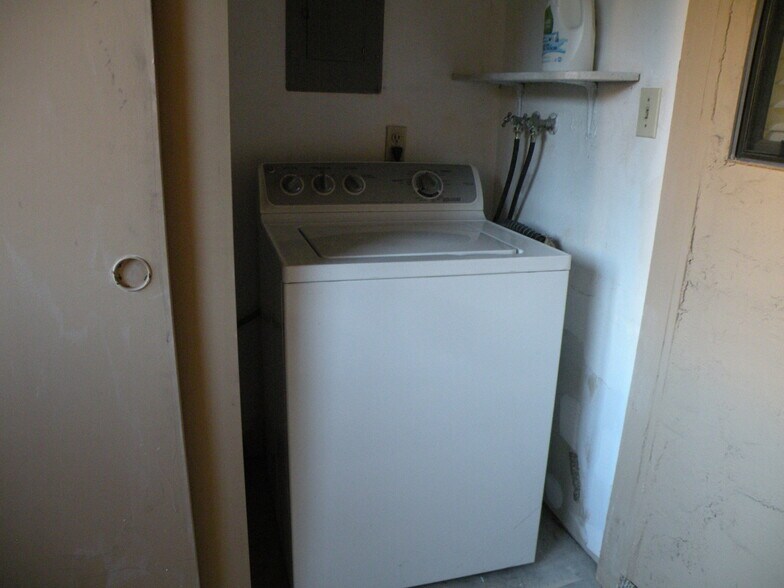 Washer & Dryer - 5300 E Waverly Dr