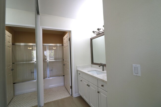 Building Photo - 5545 Canoga Ave