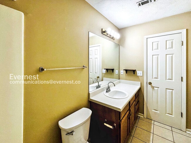 Building Photo - 3007 Willow Dr