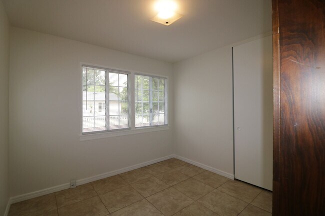 Building Photo - 4/Bedroom  Home for Lease in West Hills!