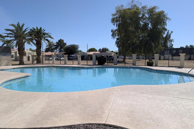 Building Photo - 8053 N 32nd Dr