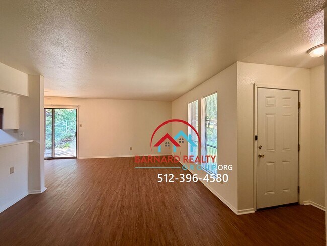 Building Photo - Available Now: 2 bed/1 bath duplex with car port