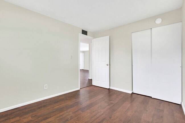 Building Photo - 861 Kingsford Rd