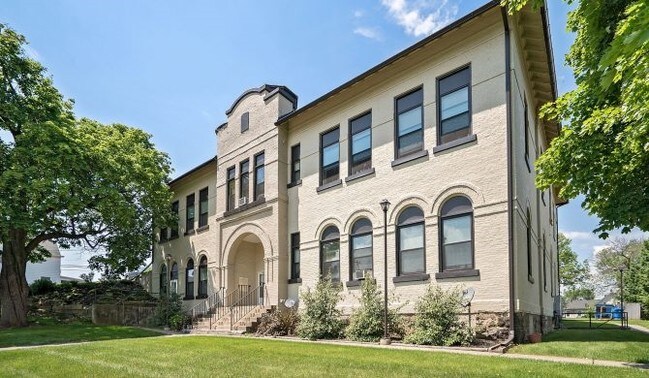 Building Photo - Monroe Street Apartments