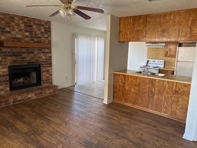 Building Photo - 3707 Hereford Ln