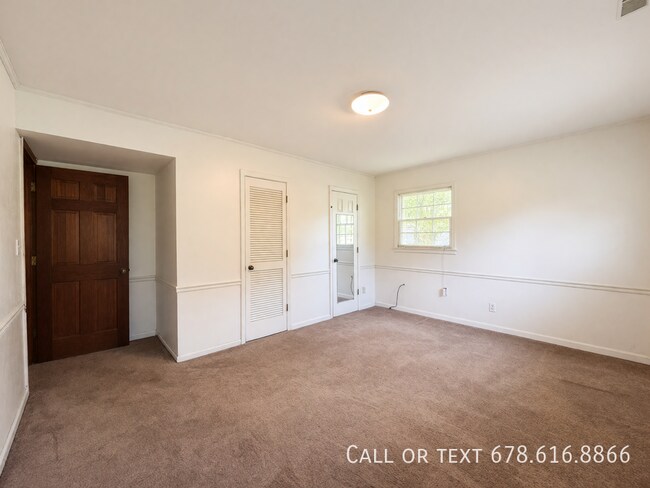 Building Photo - 2666 S Lakeview Dr SW