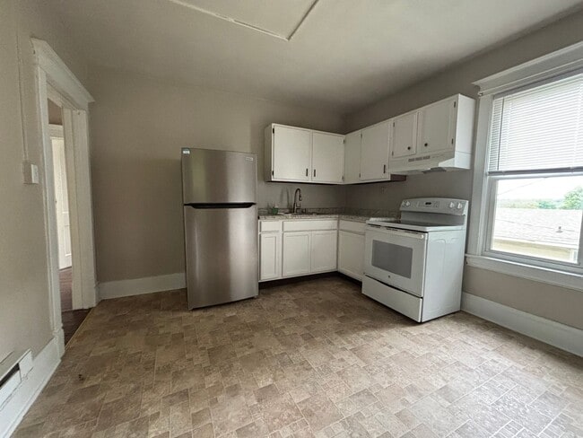 Building Photo - South Park Rental - $900/mo
