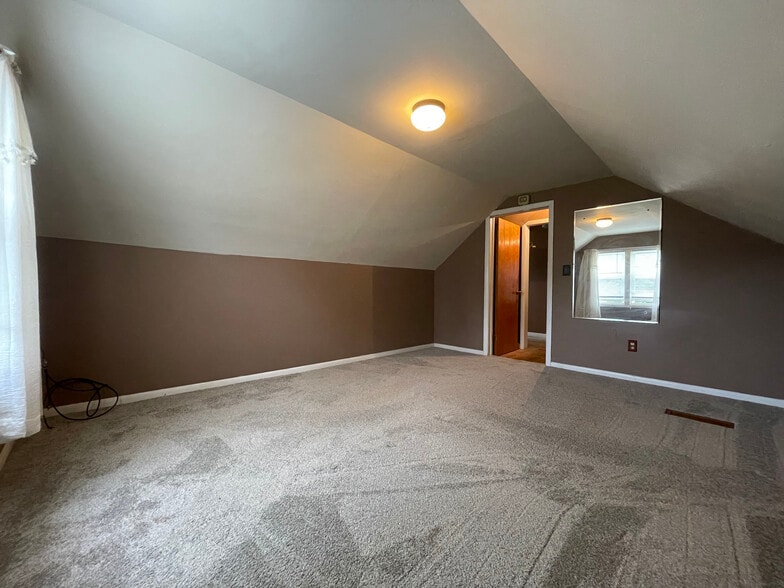 Building Photo - 311 Raphael Ave