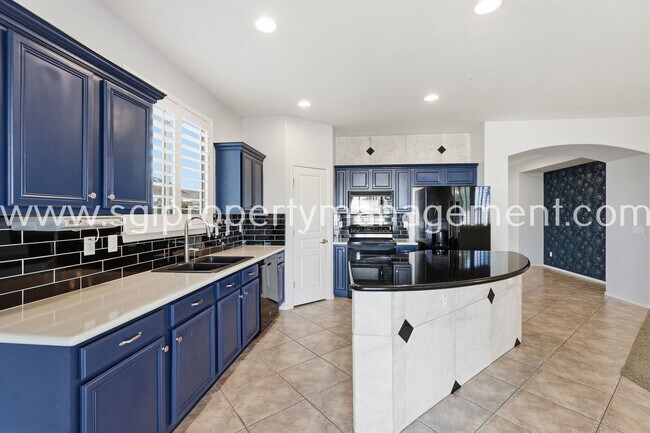 Building Photo - 12442 N 82nd Ln