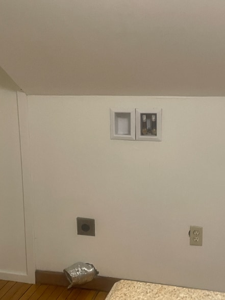 Building Photo - 686 Sebago Rd