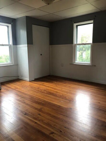 Building Photo - 416 Riverview Ave