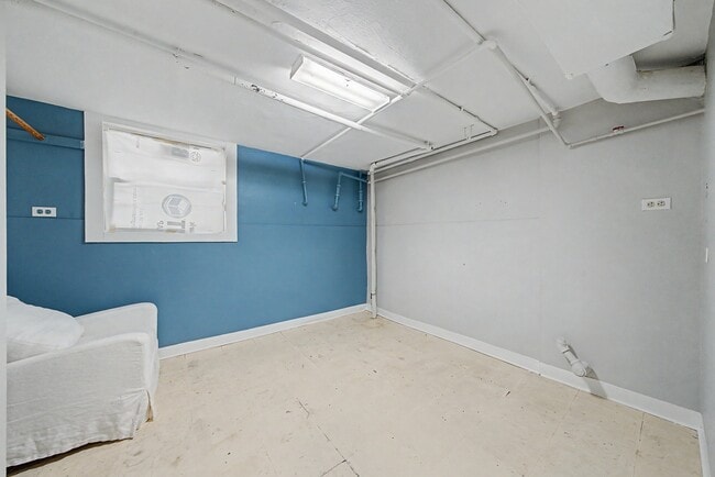 Building Photo - 2206 N Kostner Ave