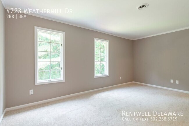Building Photo - GORGEOUS TOWNHOME