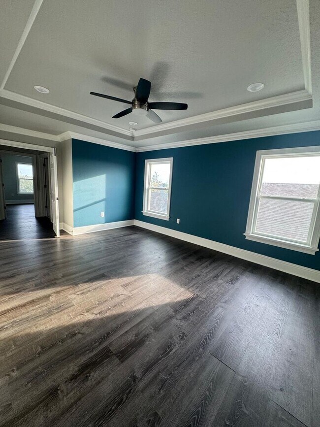 Building Photo - 5/3.5 Groveland Home