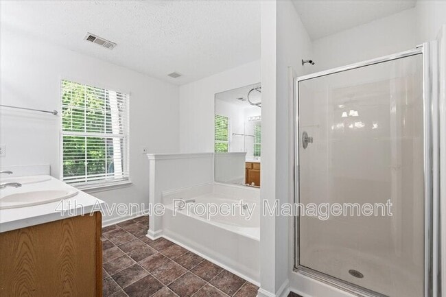 Building Photo - 407 Crested View Dr