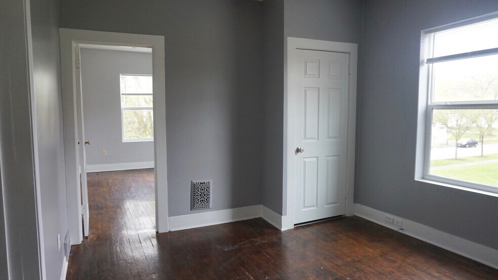 study - 129 N Main St