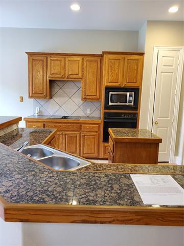 Building Photo - 532 Silver Maple Dr