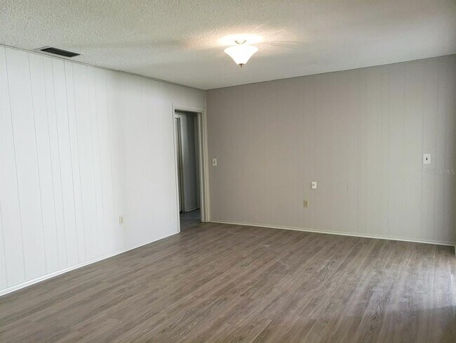 Building Photo - 6905 11th Ave W