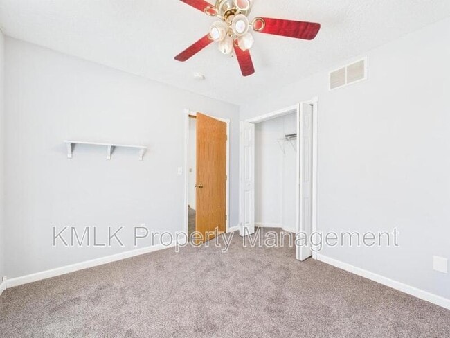 Building Photo - 411 Treeview Dr