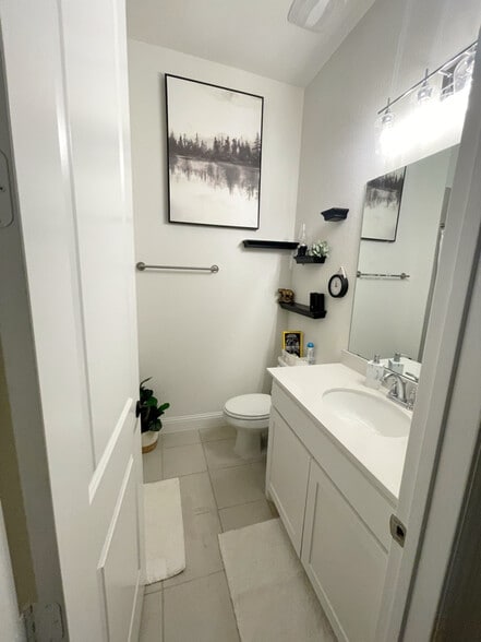 Building Photo - 5513 Traveller Dr