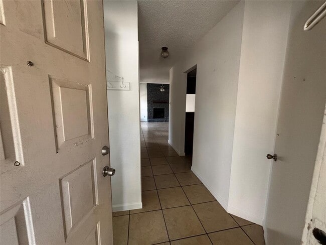 Building Photo - 12413 Deer Falls Dr