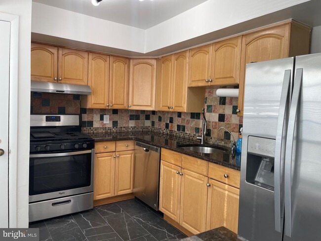 Building Photo - 1949 Kennedy Dr