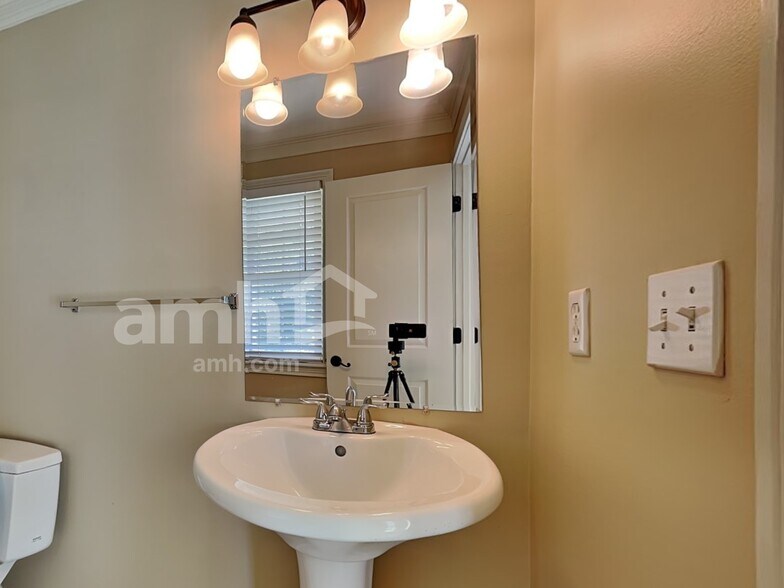 Building Photo - 2016 Winter Hvn