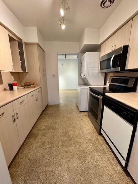 Building Photo - 2612 NE 13th Ct