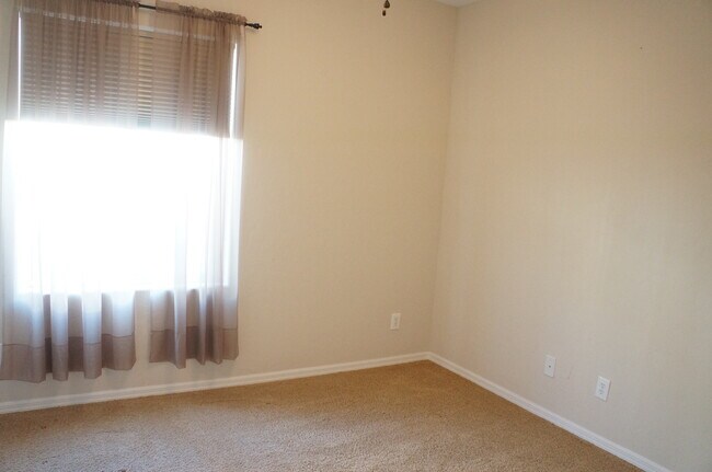 Building Photo - BEAUTIFUL 4 BEDROOM HOME IN SILVERSTONE CO...