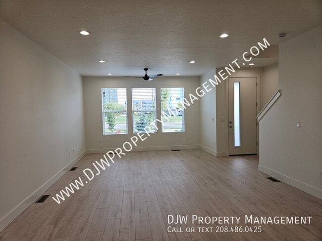 Building Photo - 1199 N Webb Wy