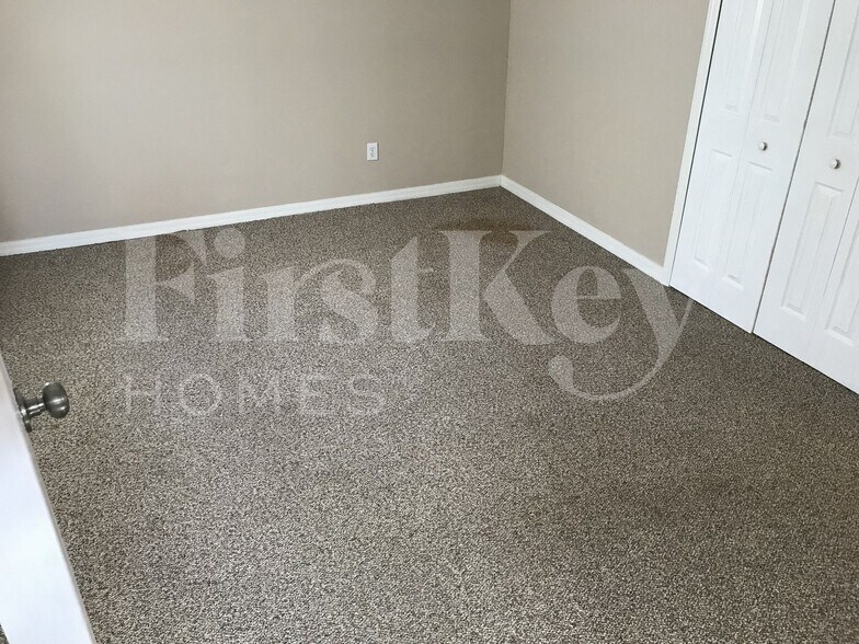 Building Photo - 10070 Harris Ave