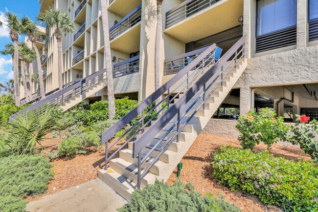 Building Photo - 1145 Gulf of Mexico Dr