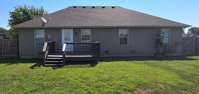 Building Photo - 503 S Birchwood St