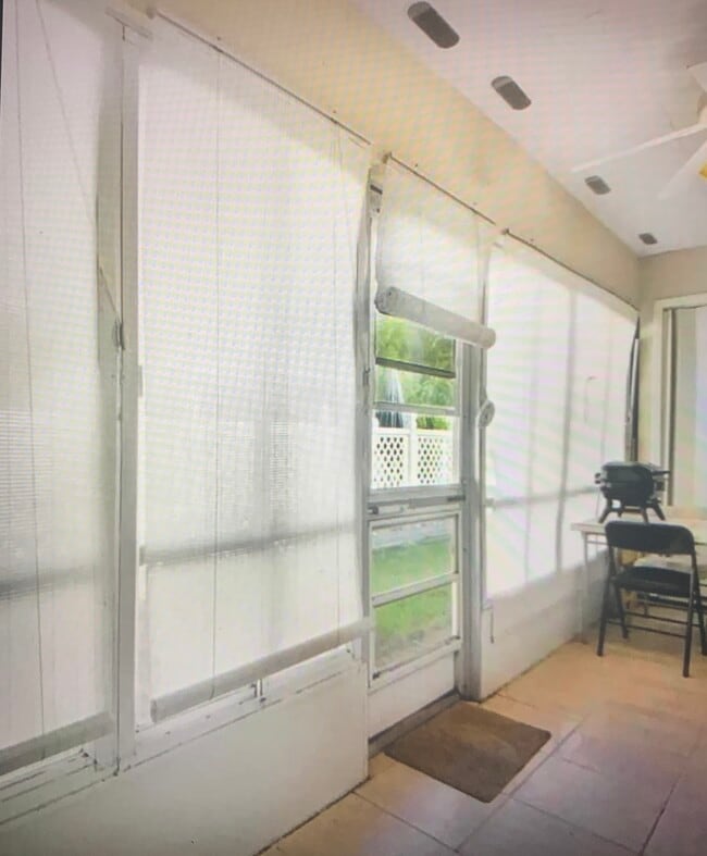 Building Photo - 4608 SE 4th Pl