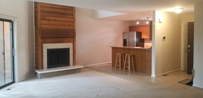 Building Photo - 866 Pebblewood Dr