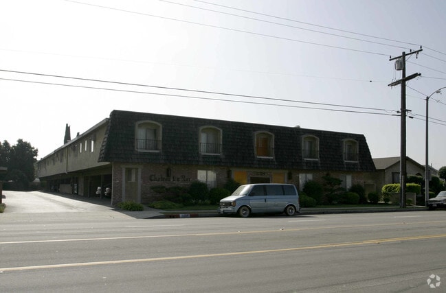 Building Photo - Chateau Du Roi Apartments