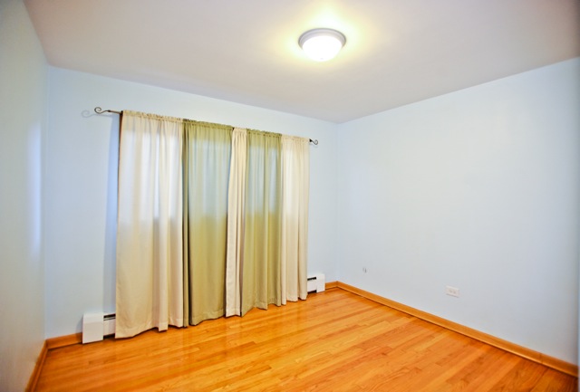 Room 1 - 6523 N Northwest Hwy