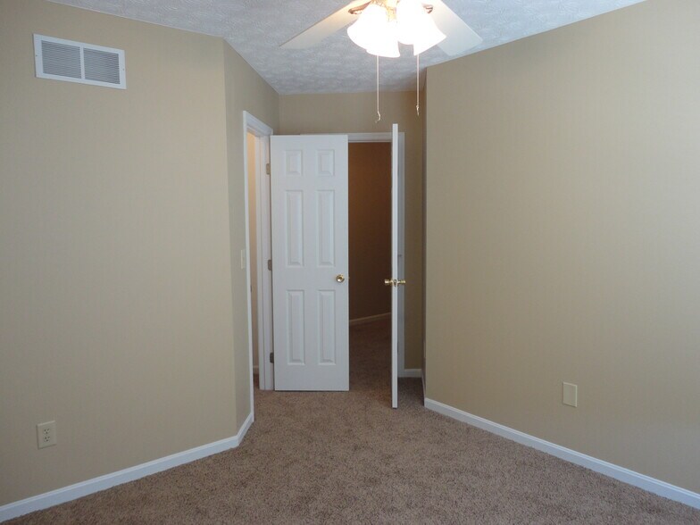 Building Photo - 531 Sherman Dr