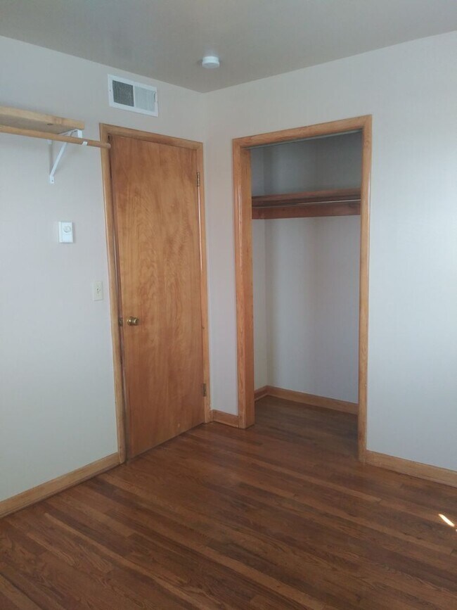 Building Photo - r211LBP