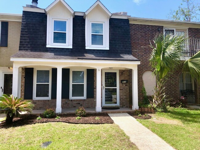 Building Photo - Available now. Beautifully Remodeled Townhouse Available in Central Mt Pleasant!