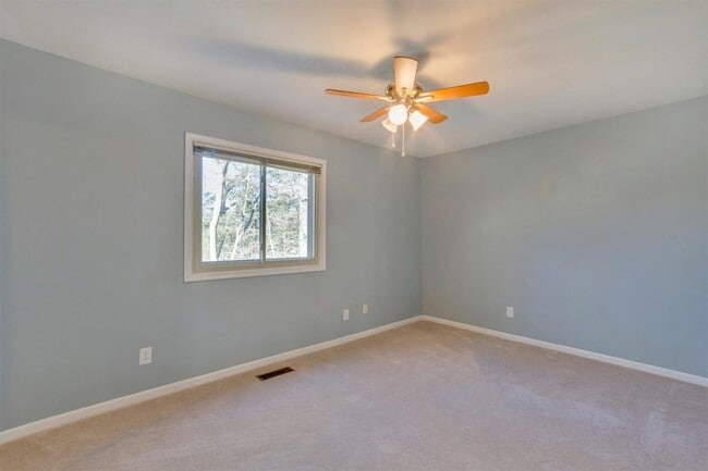 Building Photo - 2 Bedroom Condo at Garden Court!